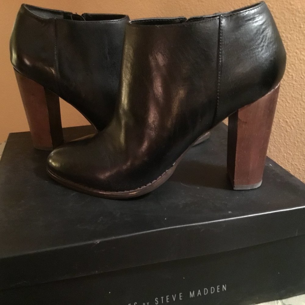 Steven by Steve Madden black leather booties, LN! Size 10
